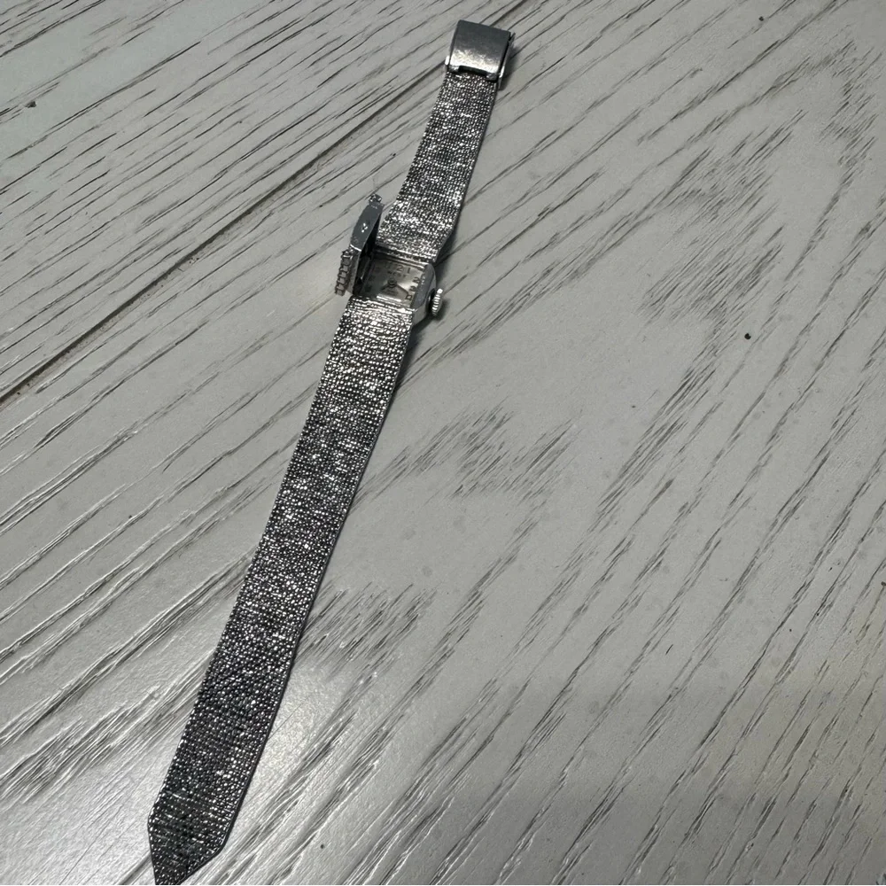 Silver Vintage peek a boo 17 jewels West watch